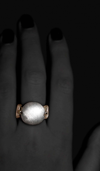 sterling silver ring with white pearl